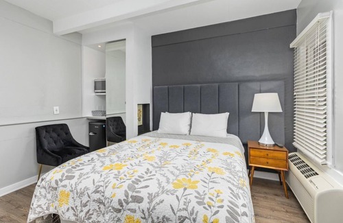Douglas Hotel | Blue Star Motel #6 - Studio Hotel, Sleeps 2
