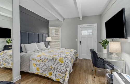 Douglas Hotel | Blue Star Motel #6 - Studio Hotel, Sleeps 2