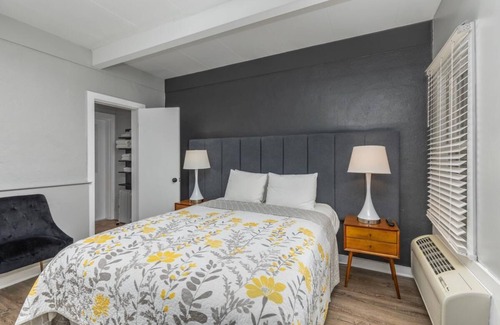 Douglas Hotel | Blue Star Motel #7 - Studio Hotel, Sleeps 2