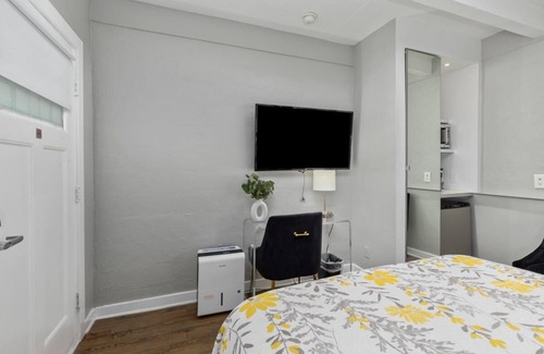 Douglas Hotel | Blue Star Motel #7 - Studio Hotel, Sleeps 2