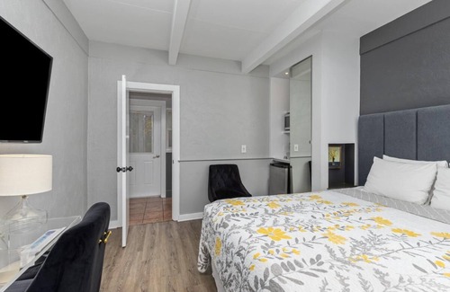 Douglas Hotel | Blue Star Motel #8 - Studio Hotel, Sleeps 2