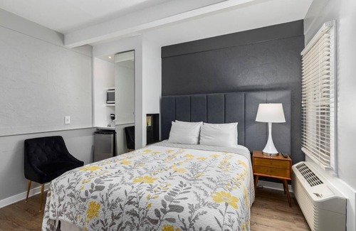 Douglas Hotel | Blue Star Motel #8 - Studio Hotel, Sleeps 2