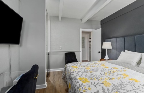 Douglas Hotel | Blue Star Motel #9 - Studio Hotel, Sleeps 2