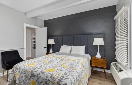 Douglas Hotel | Blue Star Motel #9 - Studio Hotel, Sleeps 2