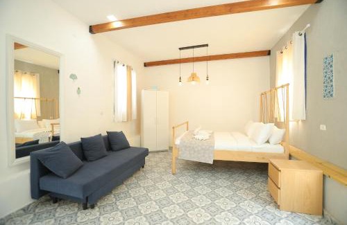 Rosh Pinna Bed & Breakfast | Blue Stone