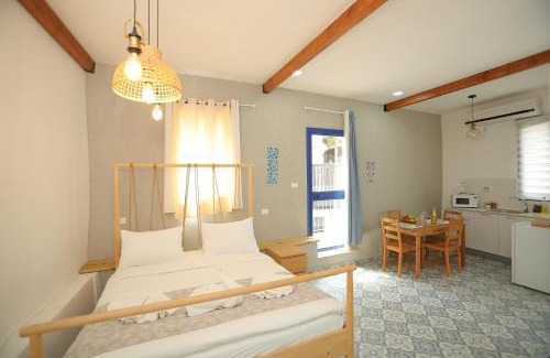 Rosh Pinna Bed & Breakfast | Blue Stone