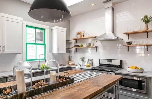 Cabbagetown House | Blue Suede Chou