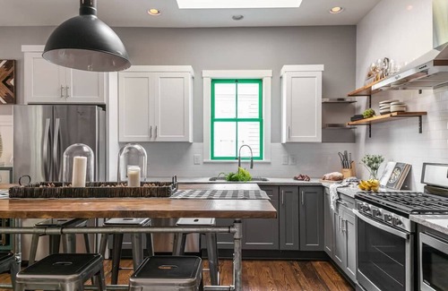 Cabbagetown House | Blue Suede Chou
