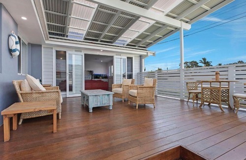 Long Jetty House | Blue Summer House