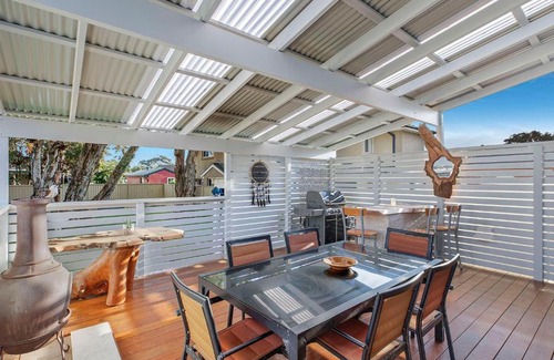 Long Jetty House | Blue Summer House