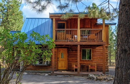 Three Rivers Cabin | Blue Top Cabin Log Bend/SunRiver: HotTub FirePit Family/Dog/Horse Public Trails