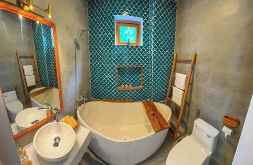 Cam Pho Bed & Breakfast | Blue Tropical House Hoi An