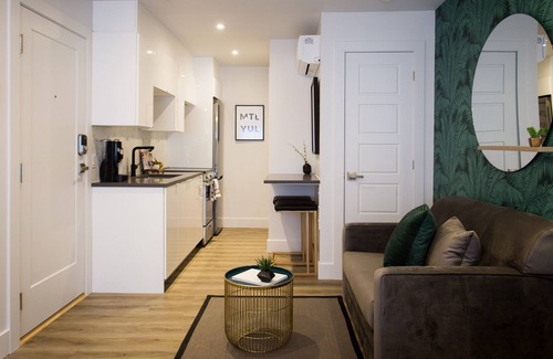 Little Italy Apartment | Blue Tropics Studio in Little Italy with kitchen by Denstays