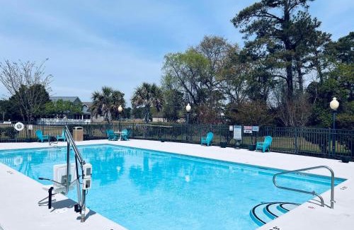 Sneads Ferry Hotel | Blue Water Inn & Suites BW Signature Collection