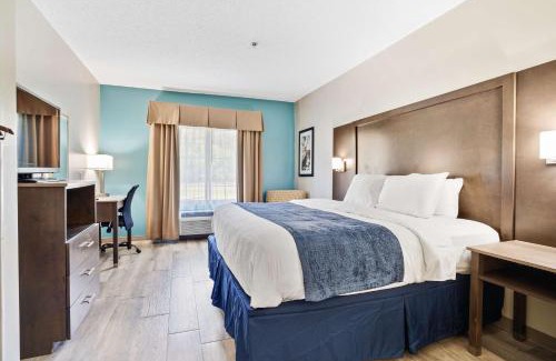 Sneads Ferry Hotel | Blue Water Inn & Suites BW Signature Collection