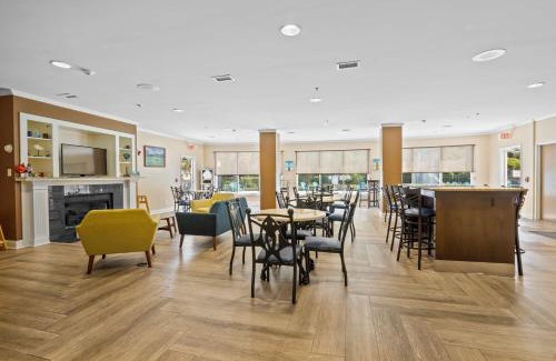 Sneads Ferry Hotel | Blue Water Inn & Suites BW Signature Collection