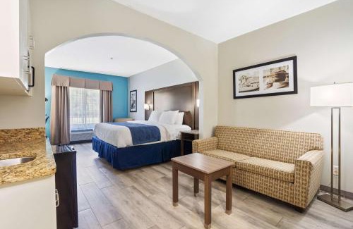 Sneads Ferry Hotel | Blue Water Inn & Suites BW Signature Collection
