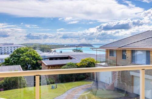Shoal Bay Apartment | Blue Waters, 2 59 Ronald Ave - water views Linen aircon Wi-Fi