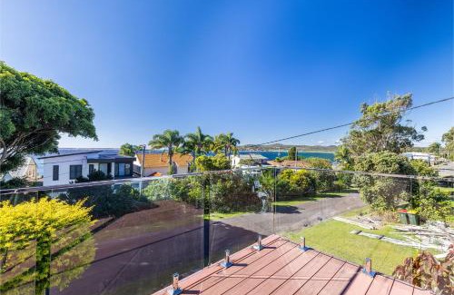 Salamander Bay House | Blue Waters 7 Cook St - Dog Friendly and Water Views
