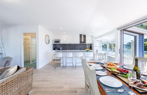 Salamander Bay House | Blue Waters 7 Cook St - Dog Friendly and Water Views