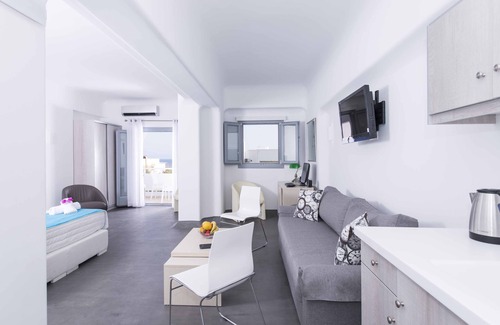 Kamari Apartment | Blue Waves Hotel