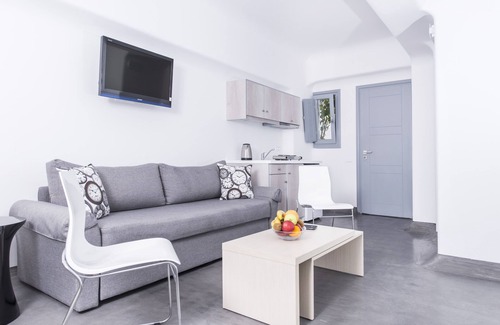 Kamari Apartment | Blue Waves Hotel