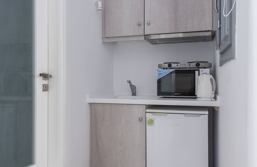 Kamari Apartment | Blue Waves Hotel