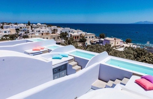 Kamari Apartment | Blue Waves Hotel