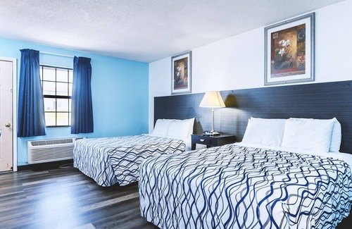 Wellington Hotel | Blue Way Inn & Suites Wellington - Deluxe 2 Queen Bed Non Smoking