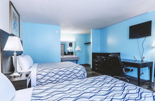 Wellington Hotel | Blue Way Inn & Suites Wellington - Deluxe 2 Queen Bed Non Smoking