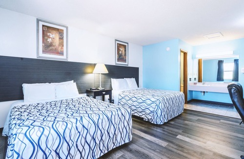 Wellington Hotel | Blue Way Inn & Suites Wellington - Deluxe 2 Queen Bed Non Smoking