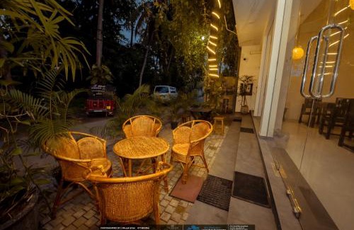 Hikkaduwa Hotel | BLUE WHALES HOTEL