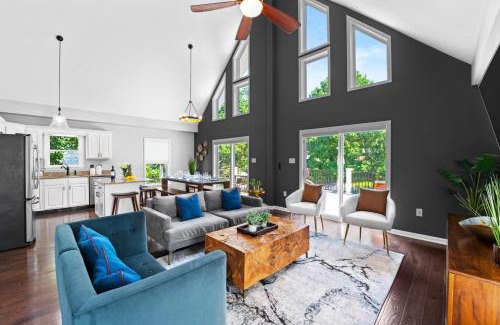 Mayhew House | Blue Wing Bay