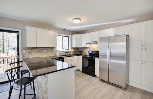 Albrightsville House | Blue Wolf Retreat Pool Table Cozy BBQ