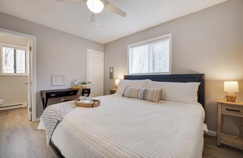Albrightsville House | Blue Wolf Retreat Pool Table Cozy BBQ