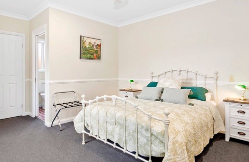 Berrima House | Blue Wren at Berrima