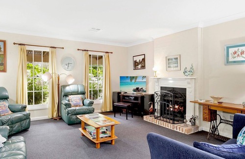 Berrima House | Blue Wren at Berrima