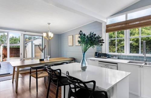 Cessnock House | Blue Wren Cottage on Edith - A Fireside Retreat in Wine Country