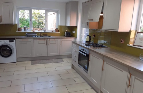 Thornton-Cleveleys House | Bluebell Cottage sleeps 6 (Can be booked with Mayfield sleeps 6) WIFI free