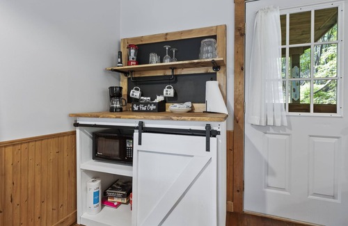 Logan Cottage | Bluebell Cottage at The Inn & Spa at Cedar Falls