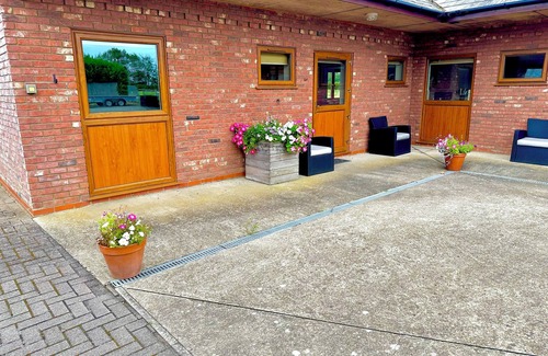Tetney Cottage | Bluebell Cottage - Serviced Accommodation near Cleethorpes