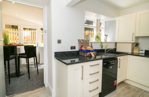 Shipley Cottage | BLUEBELL FARM, pet friendly, character holiday cottage in Baildon