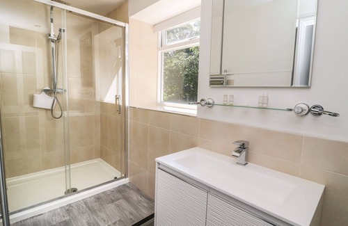 Shipley Cottage | BLUEBELL FARM, pet friendly, character holiday cottage in Baildon