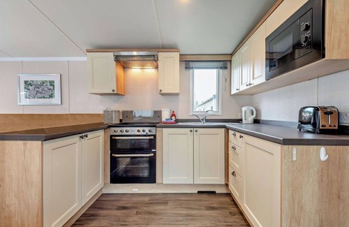 Ringwood House | Bluebell Holiday Home Dorset is a modern 2 bedroom, 6 berth holiday caravan