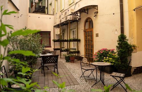 Old Town Hotel | BlueBell Hotel