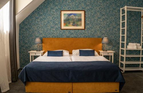 Old Town Hotel | BlueBell Hotel