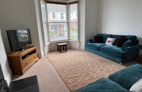 Mumbles House | Bluebell House - Sea Views & Garden