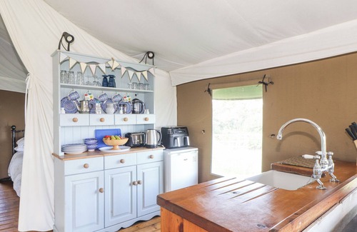 Castallack Cottage | BLUEBELL, pet friendly, with hot tub in St Buryan