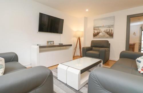Lostwithiel House | Bluebell Retreat