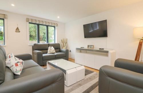 Lostwithiel House | Bluebell Retreat